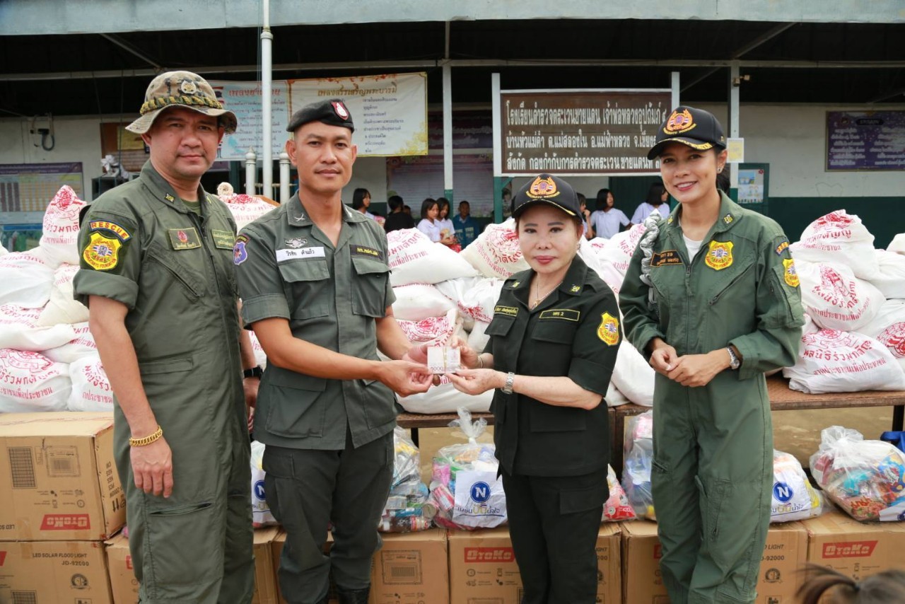 มูลนิธิร่วมกตัญญู นำเครื่องอุปโภคบริโภค อุปกรณ์การเรียน-กีฬา ไปมอบให้กับโรงเรียนตำรวจตระเวนชายแดน บนดอยแม่สลอง