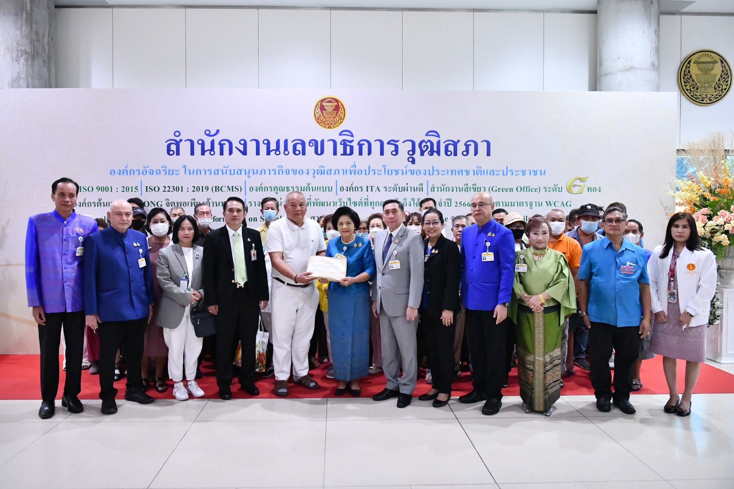 กมธ.การศาสนาฯ วุฒิสภา รับหนังสือจากคณะลูกศิษย์คัดค้านการแต่งตั้งเจ้าอาวาสวัดหลวงพ่อโอภาสีหลังเกิดวิกฤตศรัทธาจากชาวบ้าน