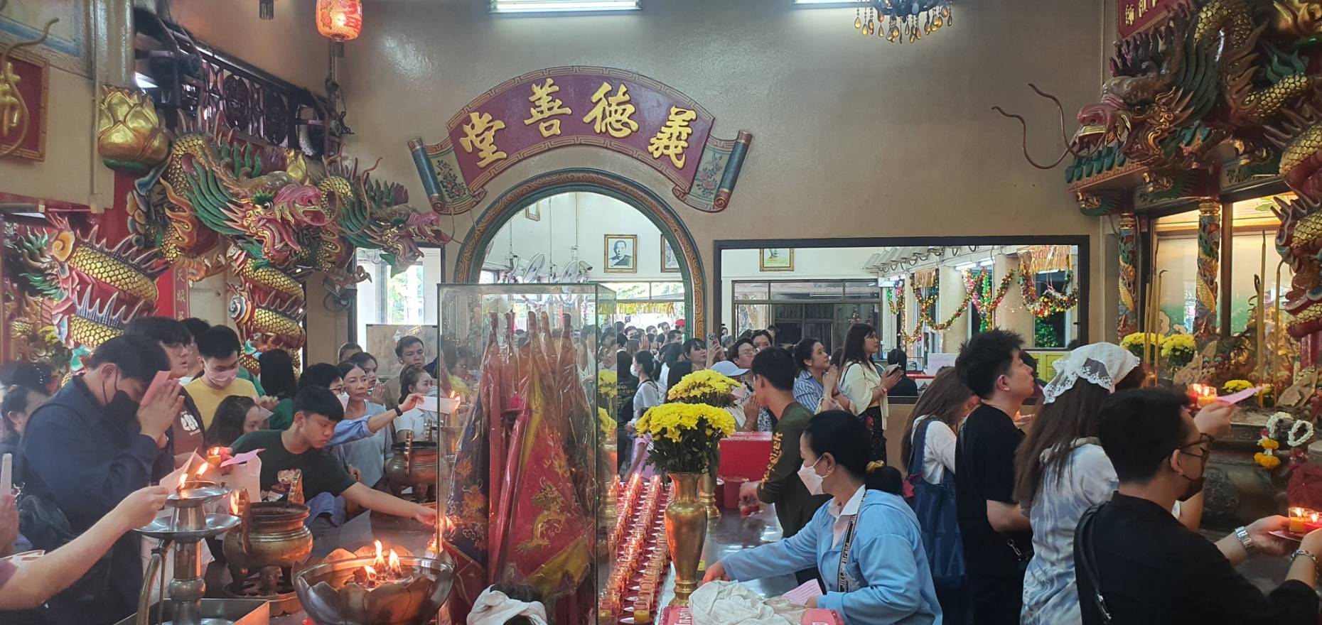 มูลนิธิร่วมกตัญญูพาไปชมบรรยากาศเมื่อวันที่ 1 มกราคม 2568 ที่สำนักงานวัดหัวลำโพง
