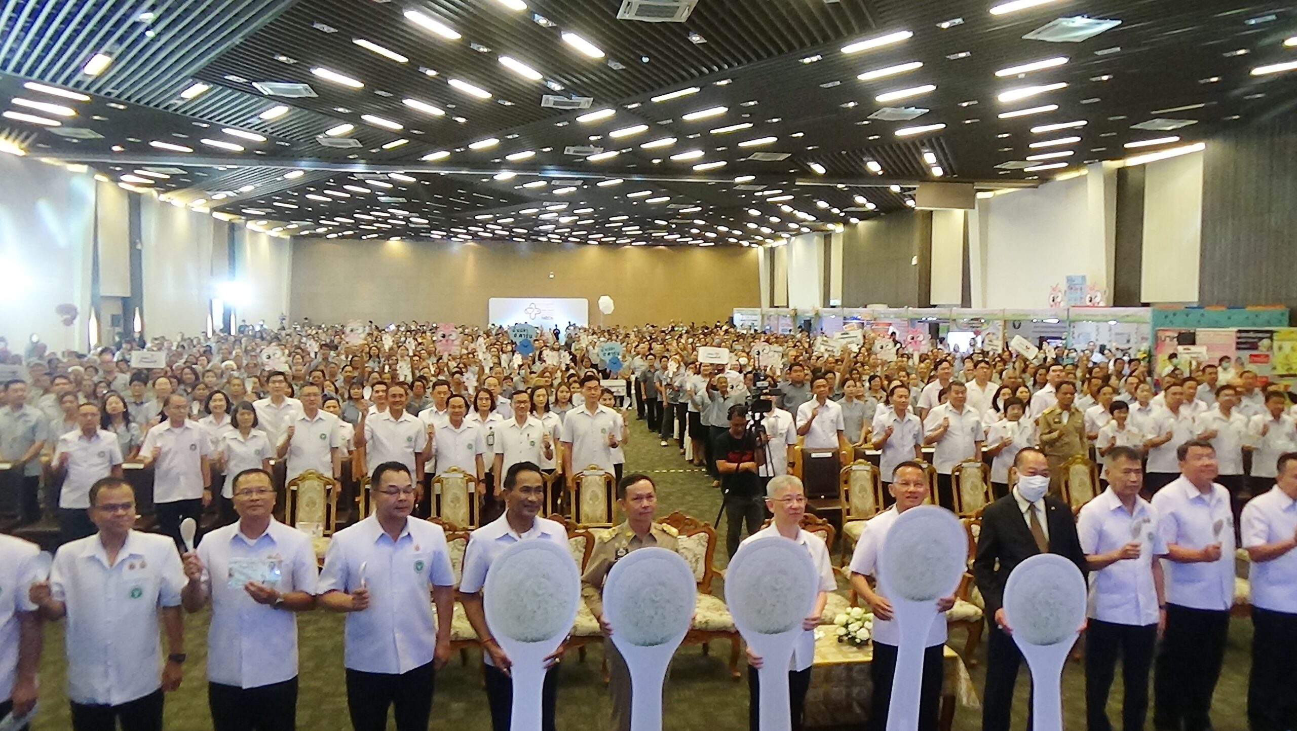 รัฐมนตรีว่าการกระทรวงสาธารณสุข เปิดโครงการบริการทุกช่วงวัย ด้วยความห่วงใยจากกระทรวงสาธารณสุข “อสม. มั่นคง สาธารณสุขเข้มแข็ง เพื่อคนไทยห่างไกล NCDs” จังหวัดสมุทรปราการ
