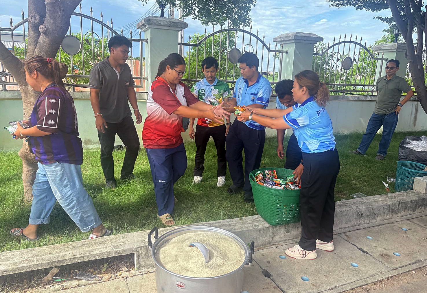 โครงการ “สุขใจได้แบ่งปัน” ของโรงเรียนแพรกษาวิทยา