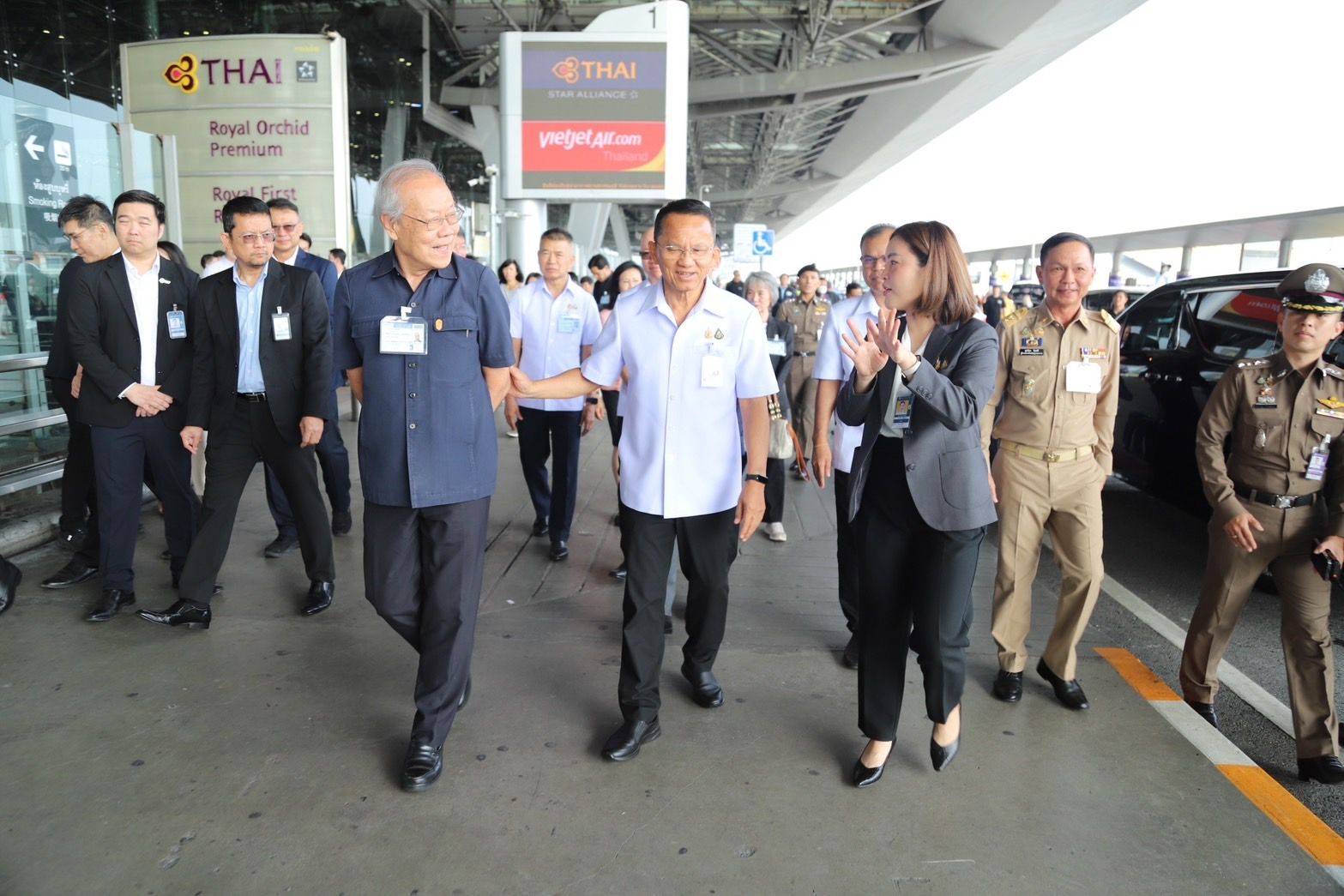 รัฐมนตรีว่าการกระทรวงสาธารณสุข ลงพื้นที่สำรวจการจัดพื้นที่ห้องสูบบุหรี่ท่าอากาศยานสุวรรณภูมิ มุ่งสู่มาตรฐานระดับสากล เทียบเท่าท่าอากาศยานชั้นนำระดับโลก