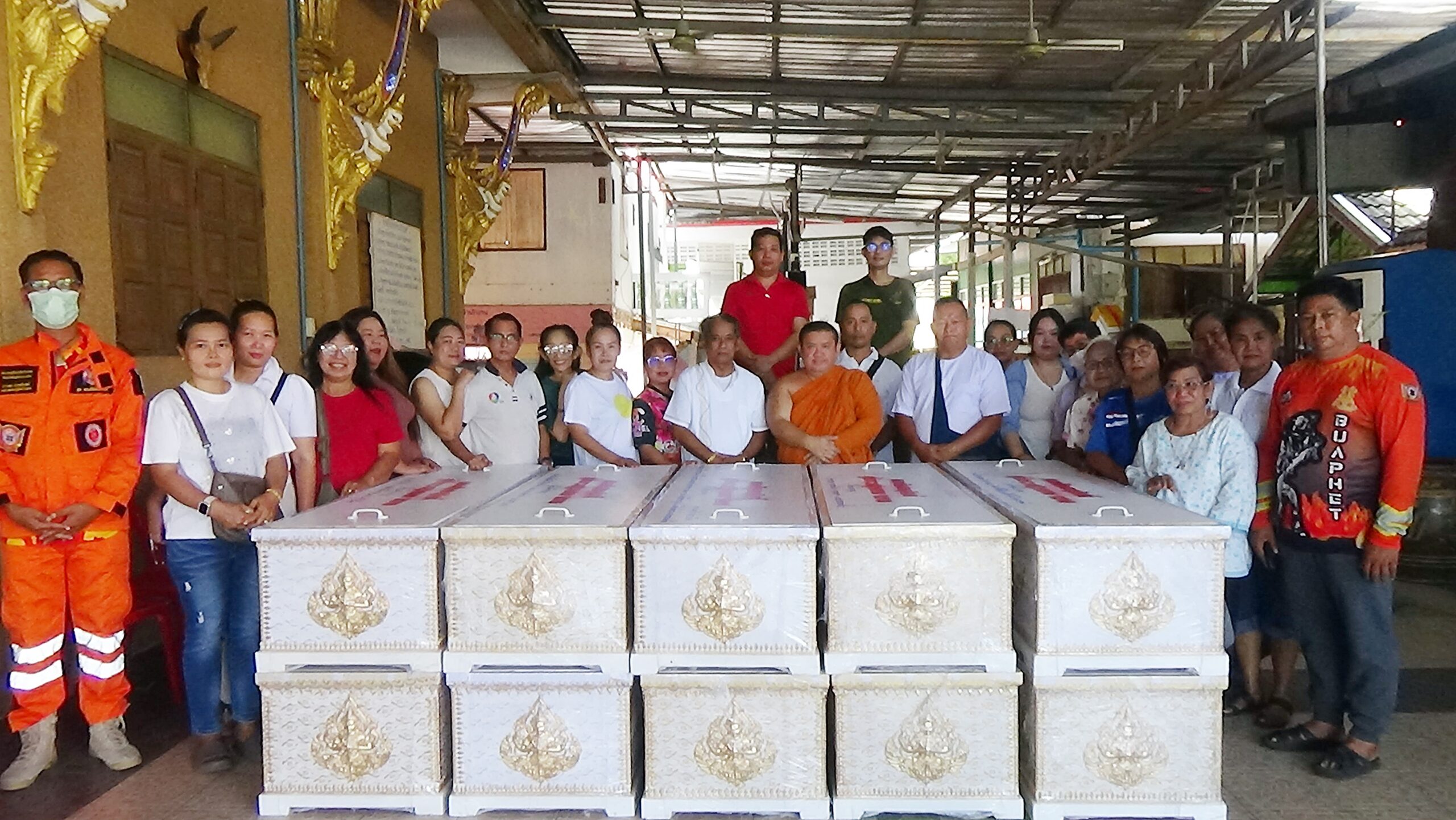 คณะศิษยานุศิษย์ องค์ปู่ท้าวเวสสุวรรณ ร่วมเป็นสะพานบุญถวายโลงศพ จำนวน 10 ใบ ให้กับวัดบางด้วนนอก