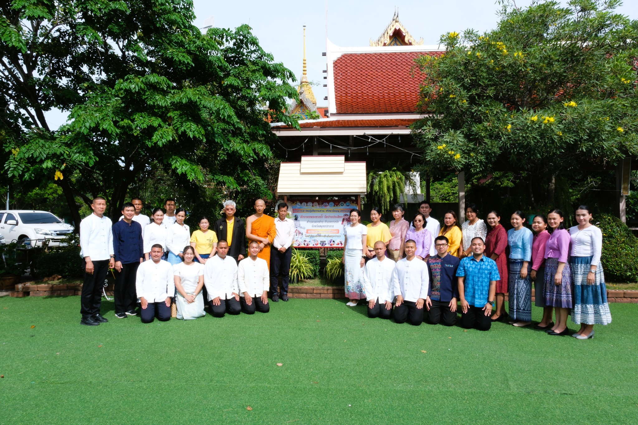อบต.คลองด่าน รวมกับวัดปานประสิทธาราม จัดโครงการเข้าวัดปฏิบัติธรรมวันธรรมะสวนะ ศรัทธาอิ่มบุญ อุดหนุนชุมชน ตักบาตรพระทางน้ำ วัดปานประสิทธาราม