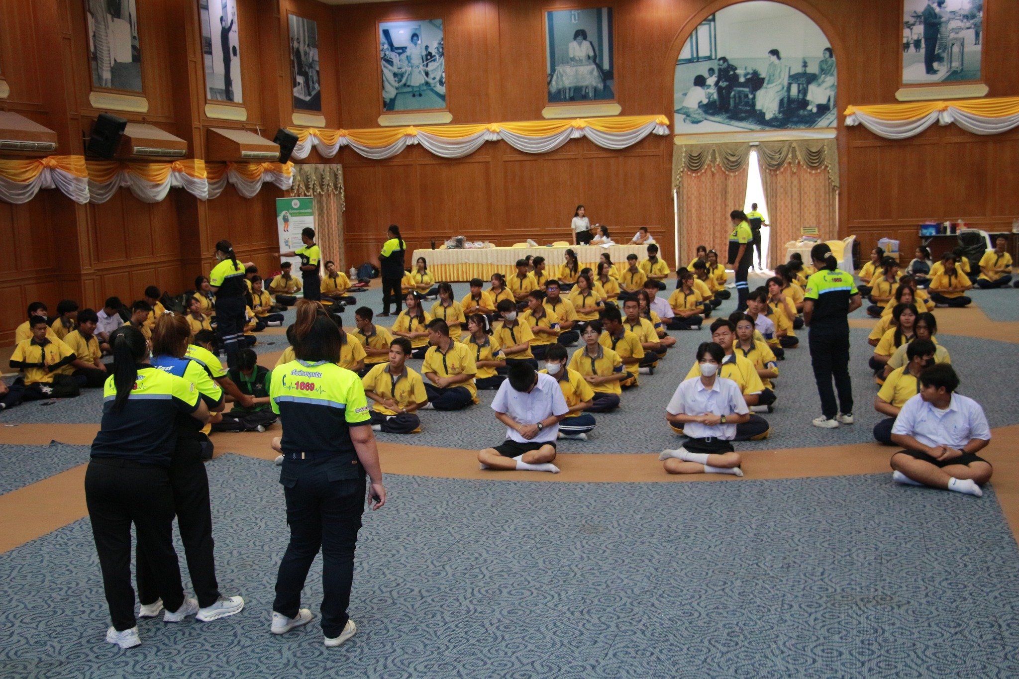 เทศบาลตำบลบางปู จัดโครงการอบรมการปฐมพยาบาลเบื้องต้นและการช่วยชีวิตขั้นพื้นฐาน (CPR) ให้แก่คณะครู นักเรียน โรงเรียนมัธยมวัดศรีจันทร์ประดิษฐ์ ในพระบรมราชานุเคราะห์