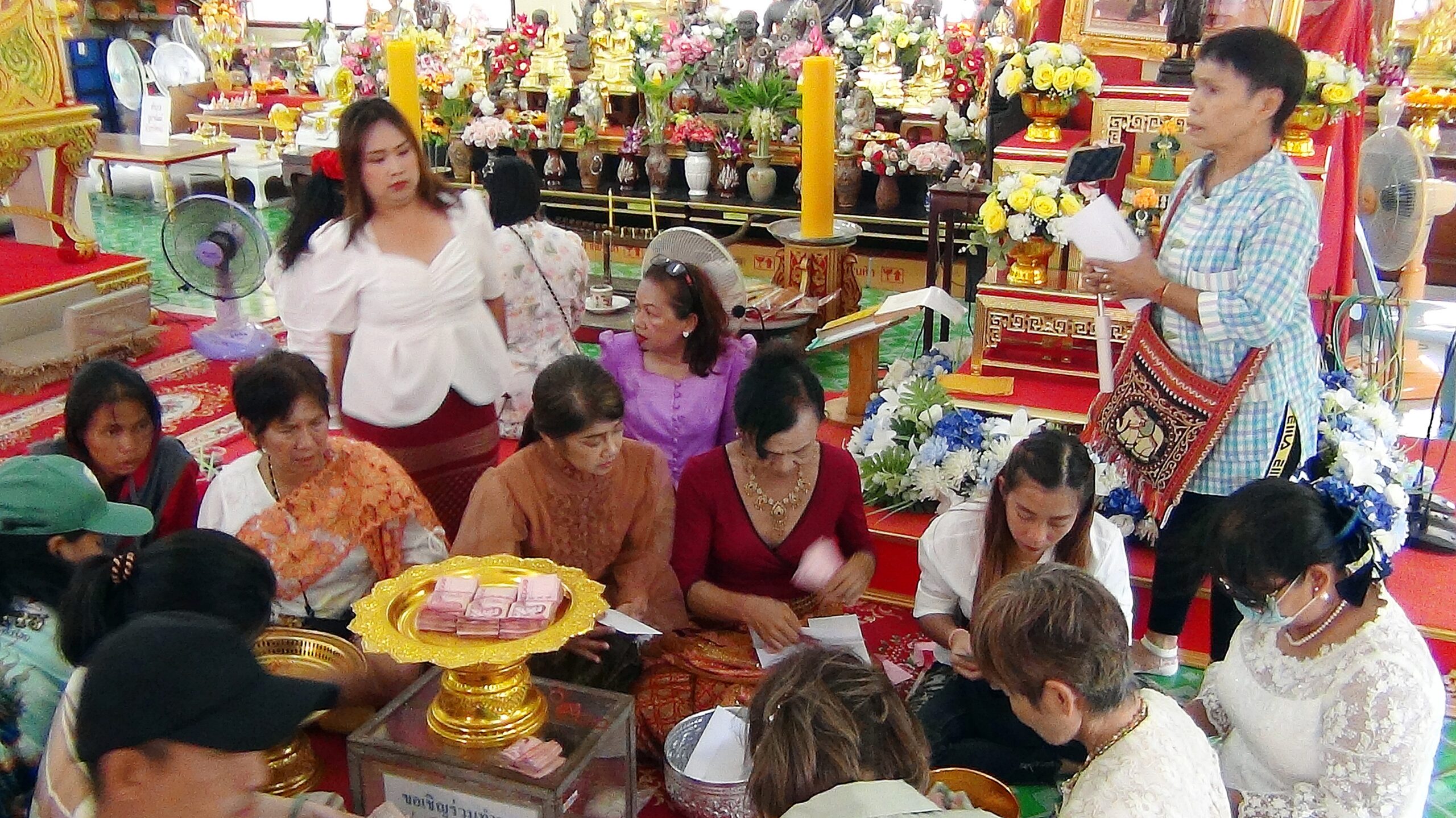 อดีตผู้ใหญ่บ้านหมู่ 3 ตำบลท้ายบ้านใหม่ นำชาวชุมชนวัดพุทธภาวนาราม ร่วมพิธีแห่เทียนพรรษา และผ้าป่าสามัคคี ประจำปี 2568 ณ วัดพุทธภาวนาราม