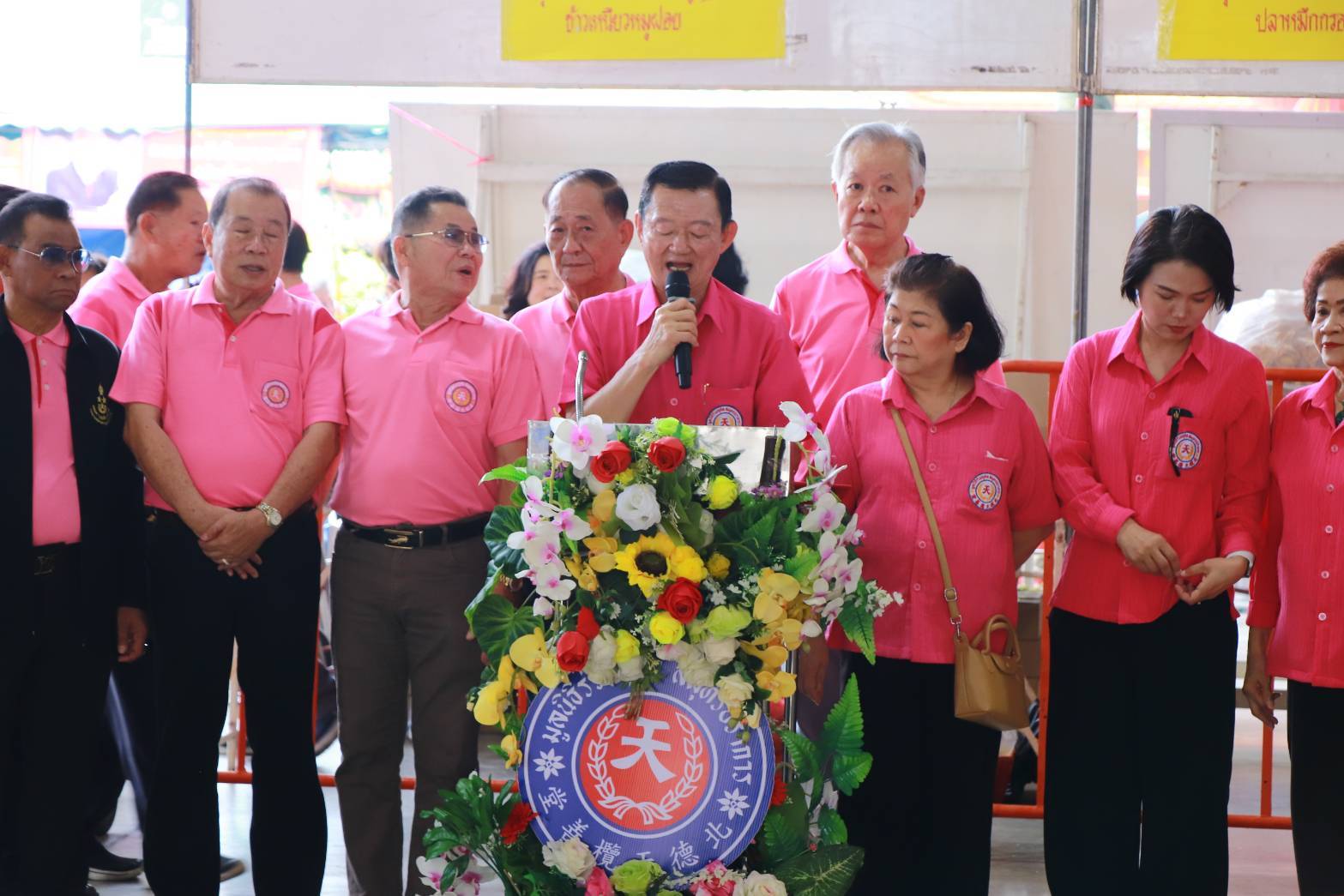 มูลนิธิร่วมกุศล สมุทรปราการ จัดพิธีทำบุญตักบาตร ข้าวสาร อาหารแห้ง พิธีเปิดโรงทาน เนื่องในงานทิ้งกระจาด ประจำปี