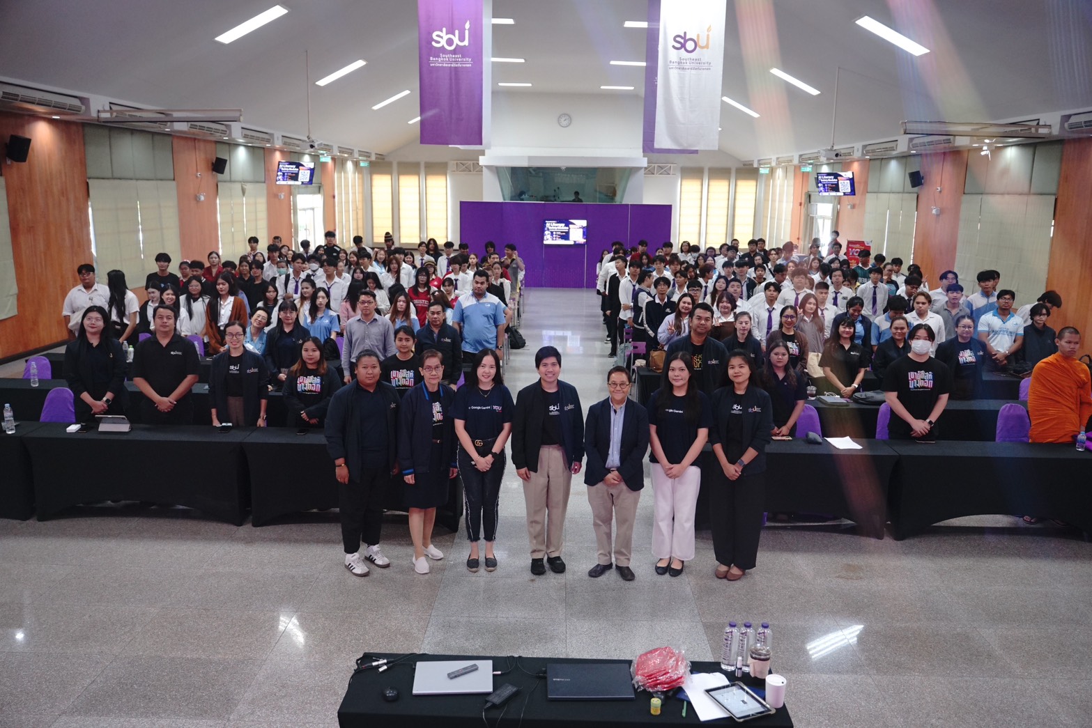 มหาวิทยาลัยเซาธ์อีสท์บางกอก (SBU) ผนึกกำลังทรู คอร์ปอเรชั่น และ Google เปิดโครงการ “AI for All Thais” เร่งอัปสกิลนักศึกษา สู่ความเป็นเลิศด้าน LogisTech Intelligence